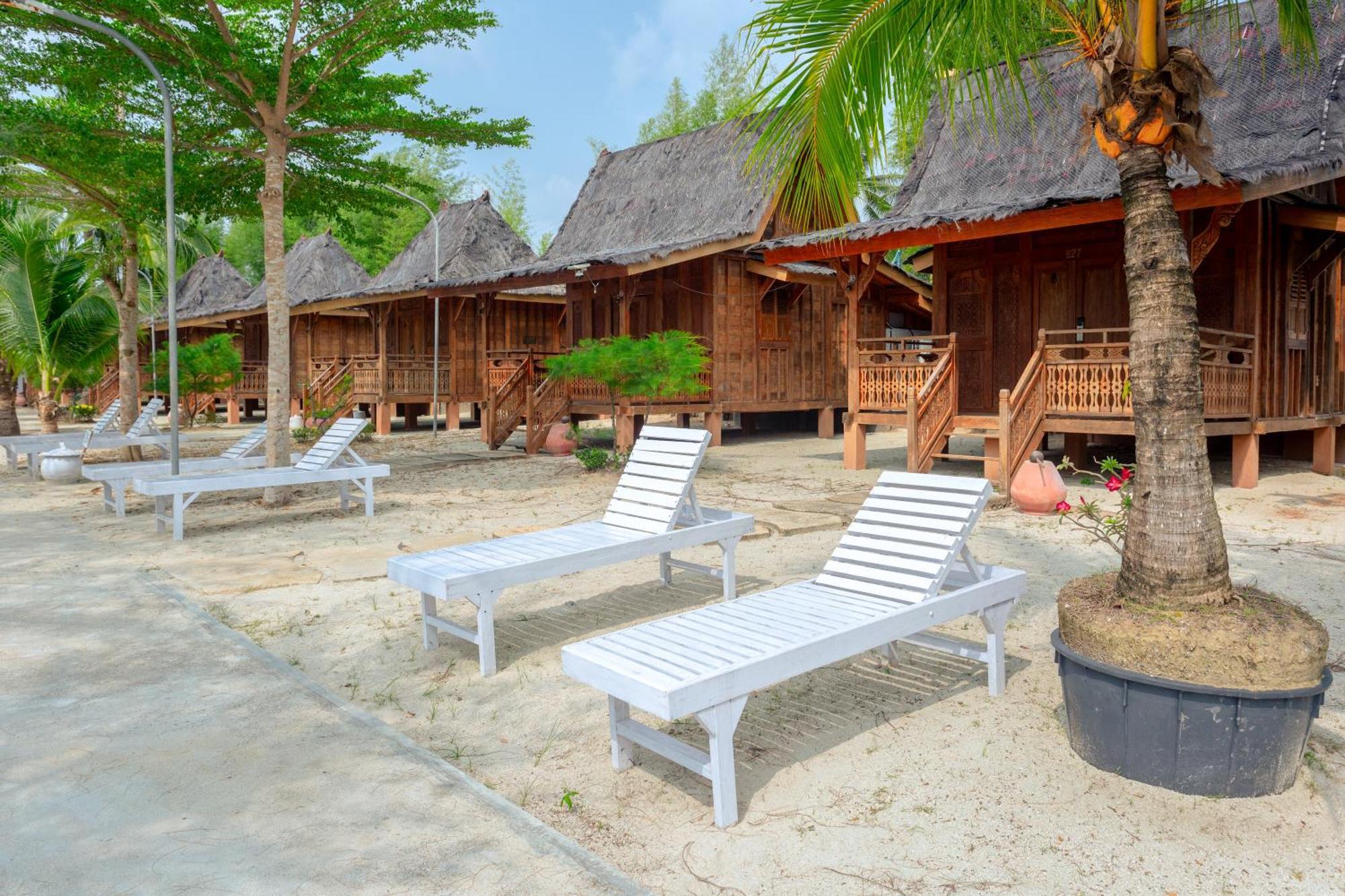 Bintan Exotica Resort By Waringin Hospitality Berakit Ngoại thất bức ảnh